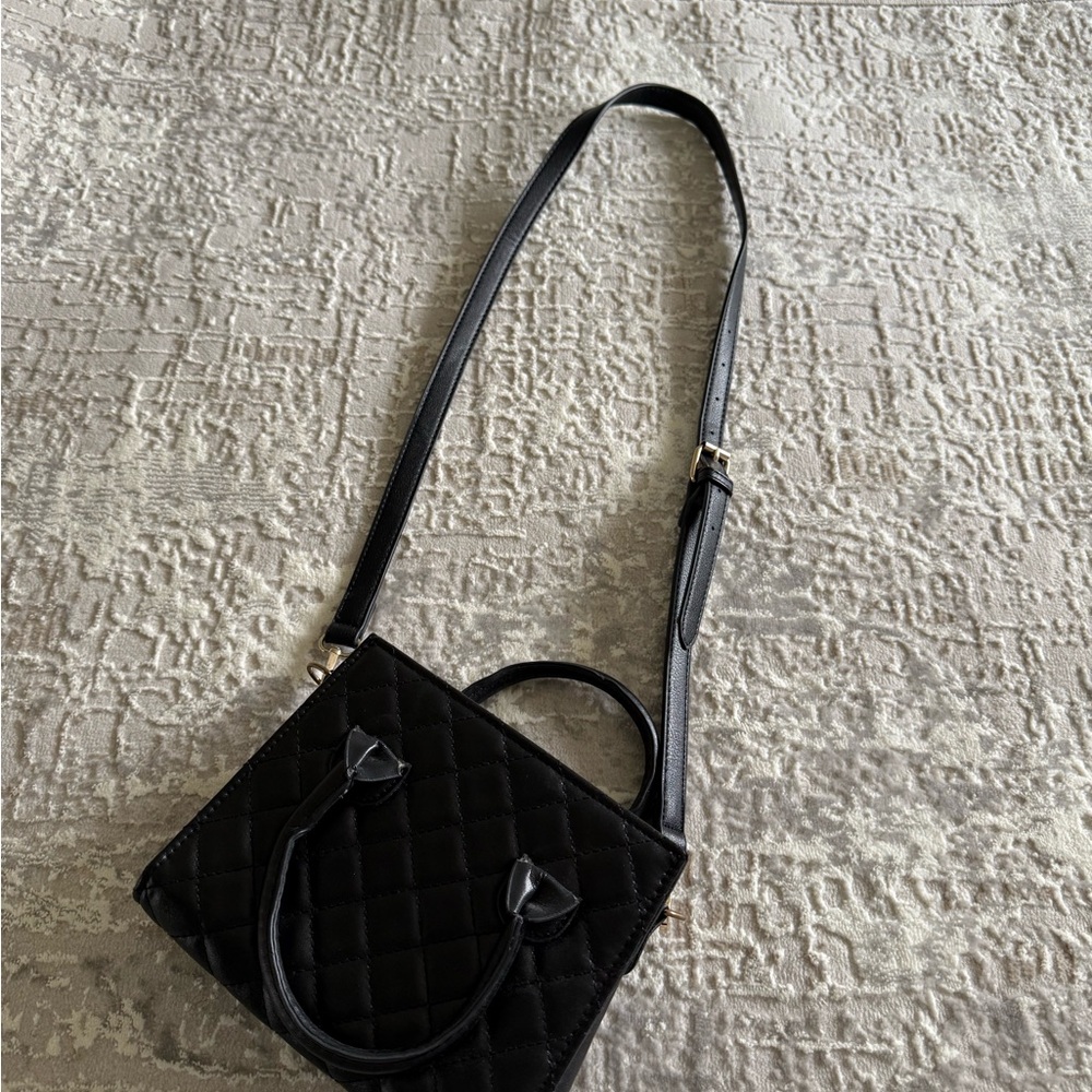 Elegant Black Quilted Handbag